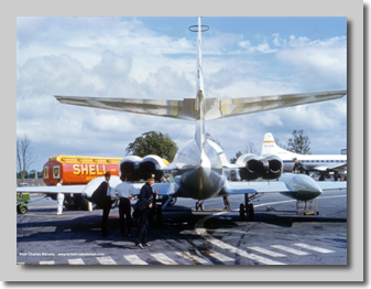 AGIP Jetstar outside BUA Load Control with Trevor Warburton on the left, I think Kim Baross centre, not sure of the third, any ideas?
